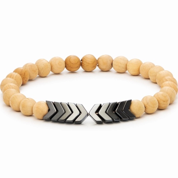 Vitality - Black Sacred Arrow Wood Diffuser Bracelet - Picture 2 of 4